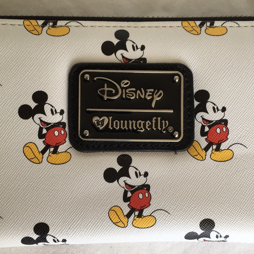 NWOT Disney Loungefly Mickey Mouse Wallet